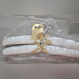 New Sealed, Mary Kay White Padded Hangers Tribute (2 ). Elegant Satin Gold Bow